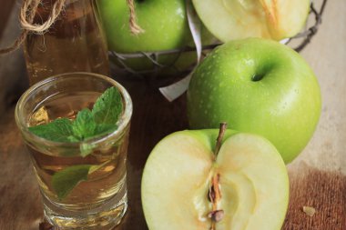elma grren suları ile
