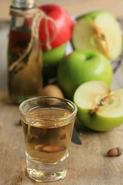 Grren de pomme avec jus — Photo