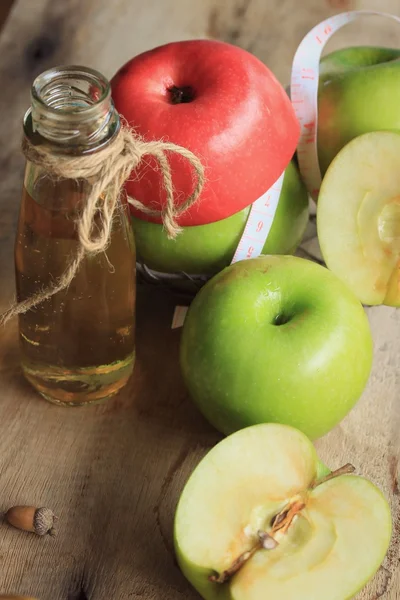 Apple grren with juices — Stock Photo, Image