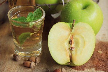 elma grren suları ile