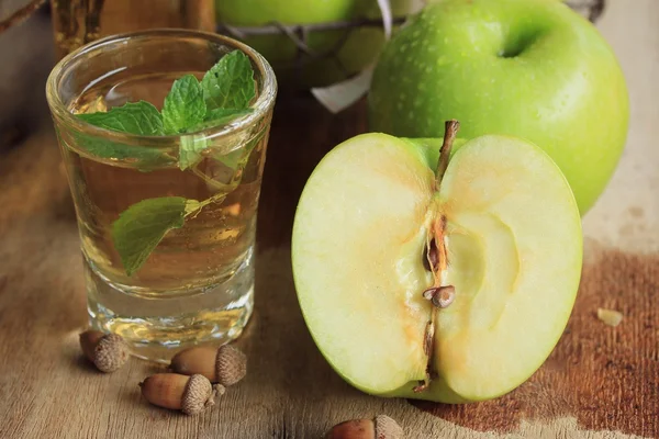 elma grren suları ile