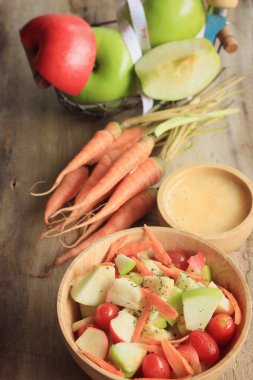 salata taze elma meyve 