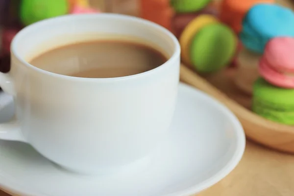 뜨거운 커피와 마카롱 — 스톡 사진