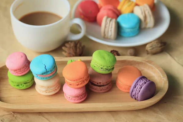 Macaroons and hot coffee — Stock Photo, Image