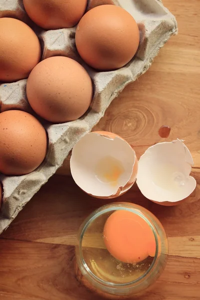 Яйцо из свежих желтков — стоковое фото
