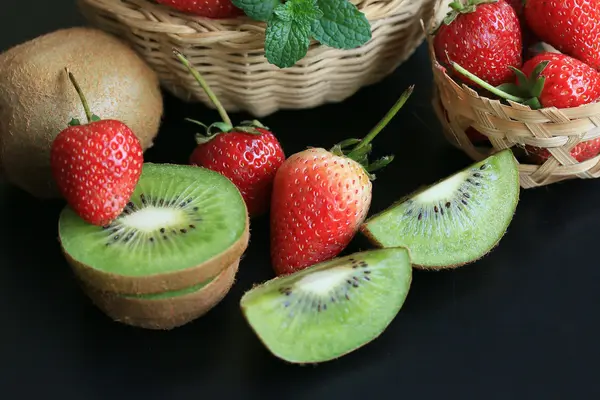 Fresh kiwifruit with strawberry — Stock Photo, Image