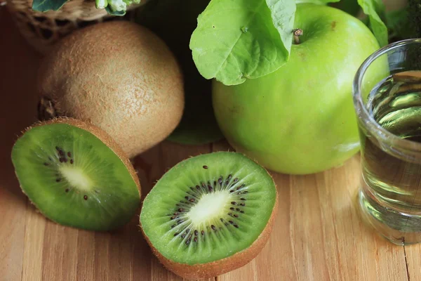 Gemüsesäfte grün mischen — Stockfoto