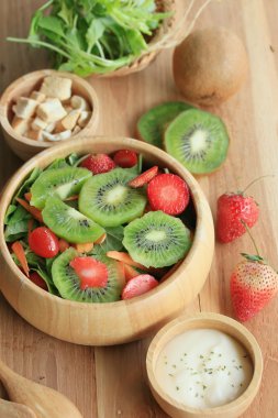 karışımı salata taze kivi