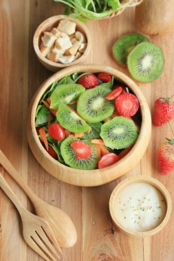 karışımı salata taze kivi