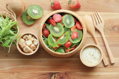 karışımı salata taze kivi