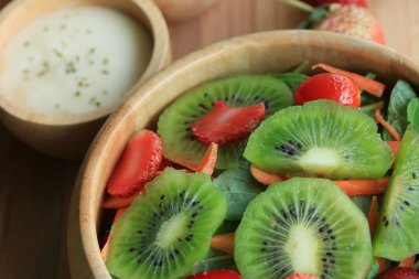 karışımı salata taze kivi