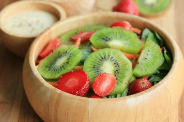 karışımı salata taze kivi