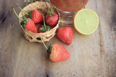 taze çilek suyu ile