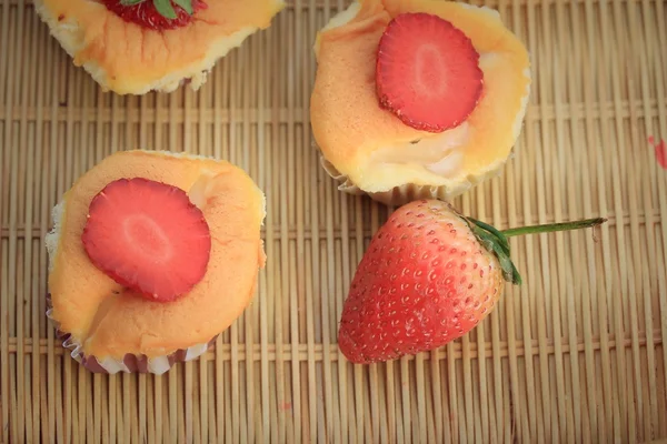 Gâteau aux fraises fraîches — Photo