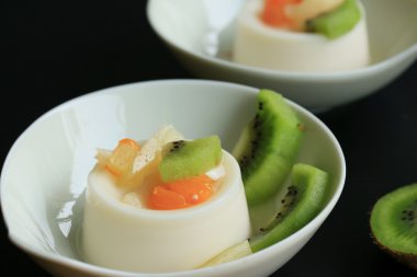 lezzetli kivi meyve puding