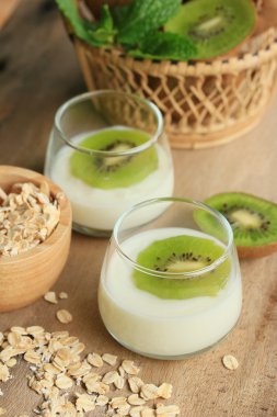 yoğurt güler yüzlü taze kivi