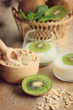 yoğurt güler yüzlü taze kivi