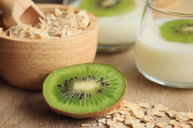 yoğurt güler yüzlü taze kivi