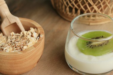 yoğurt güler yüzlü taze kivi