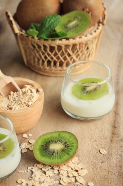 yoğurt güler yüzlü taze kivi