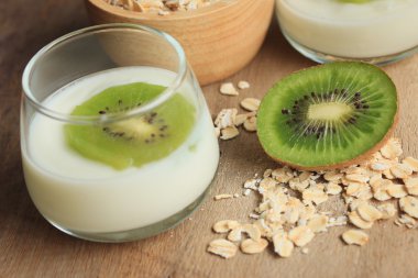 yoğurt güler yüzlü taze kivi