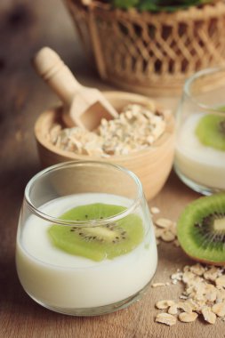 yoğurt güler yüzlü taze kivi