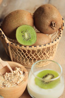 yoğurt güler yüzlü taze kivi