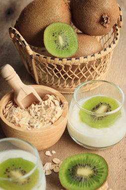 yoğurt güler yüzlü taze kivi