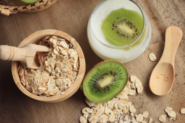 yoğurt güler yüzlü taze kivi