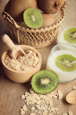 yoğurt güler yüzlü taze kivi