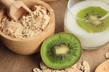 yoğurt güler yüzlü taze kivi