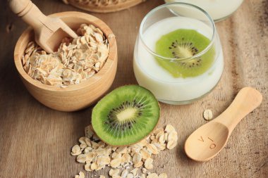 yoğurt güler yüzlü taze kivi