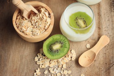 yoğurt güler yüzlü taze kivi