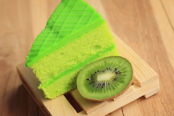 Kiwi pastel con smartphone —  Fotos de Stock