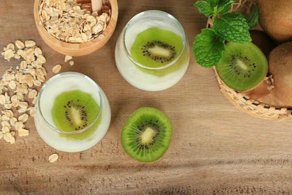 Yogurt smoothie kiwi fresco — Foto de Stock