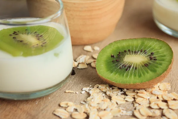 Smoothie au yaourt kiwi frais — Photo