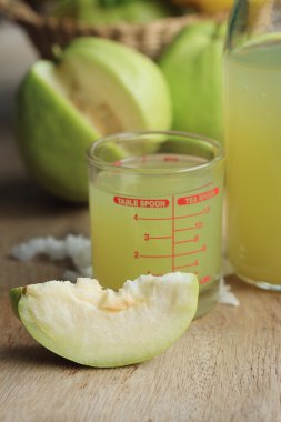 taze guava meyve suyu
