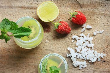 Kivi tuz ile kokteyl