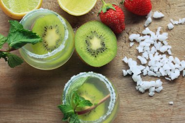 Kivi tuz ile kokteyl