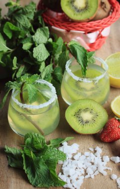 Kivi tuz ile kokteyl