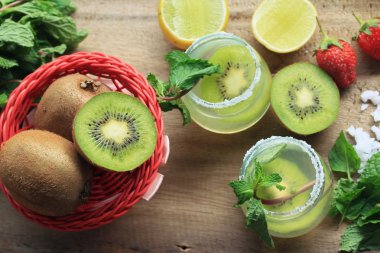 Kivi tuz ile kokteyl