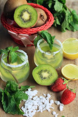 Kivi tuz ile kokteyl