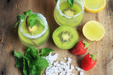 Kivi tuz ile kokteyl