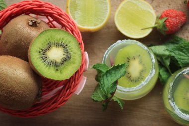 Kivi tuz ile kokteyl