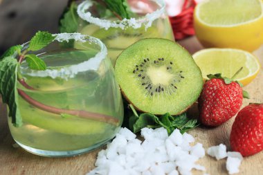 Kivi tuz ile kokteyl