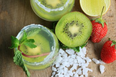 Kivi tuz ile kokteyl