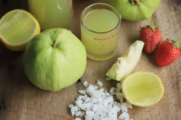 Frischer Guaven-Fruchtsaft — Stockfoto