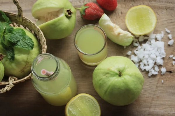 Frischer Guaven-Fruchtsaft — Stockfoto