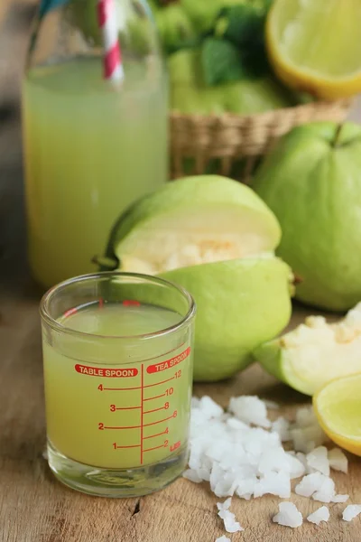 Frischer Guaven-Fruchtsaft — Stockfoto