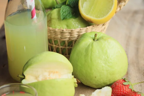 Friss guava gyümölcs juice — Stock Fotó